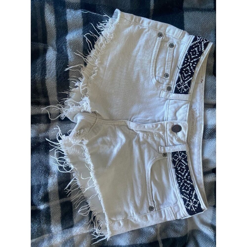 American Eagle White Stretch Denim Shorts with Beaded Waist Accent Size 0